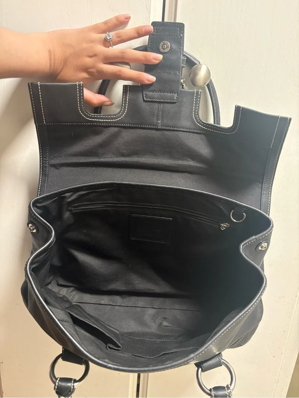 Authentic 2008 coach soho bag in black leather